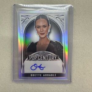 Autograph Odette Annable Leaf card 11/25